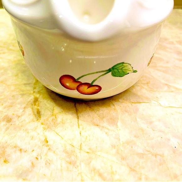 Pfaltzgraff Berry Basket Gravy Boat.  Made in USA - Picture 12 of 14